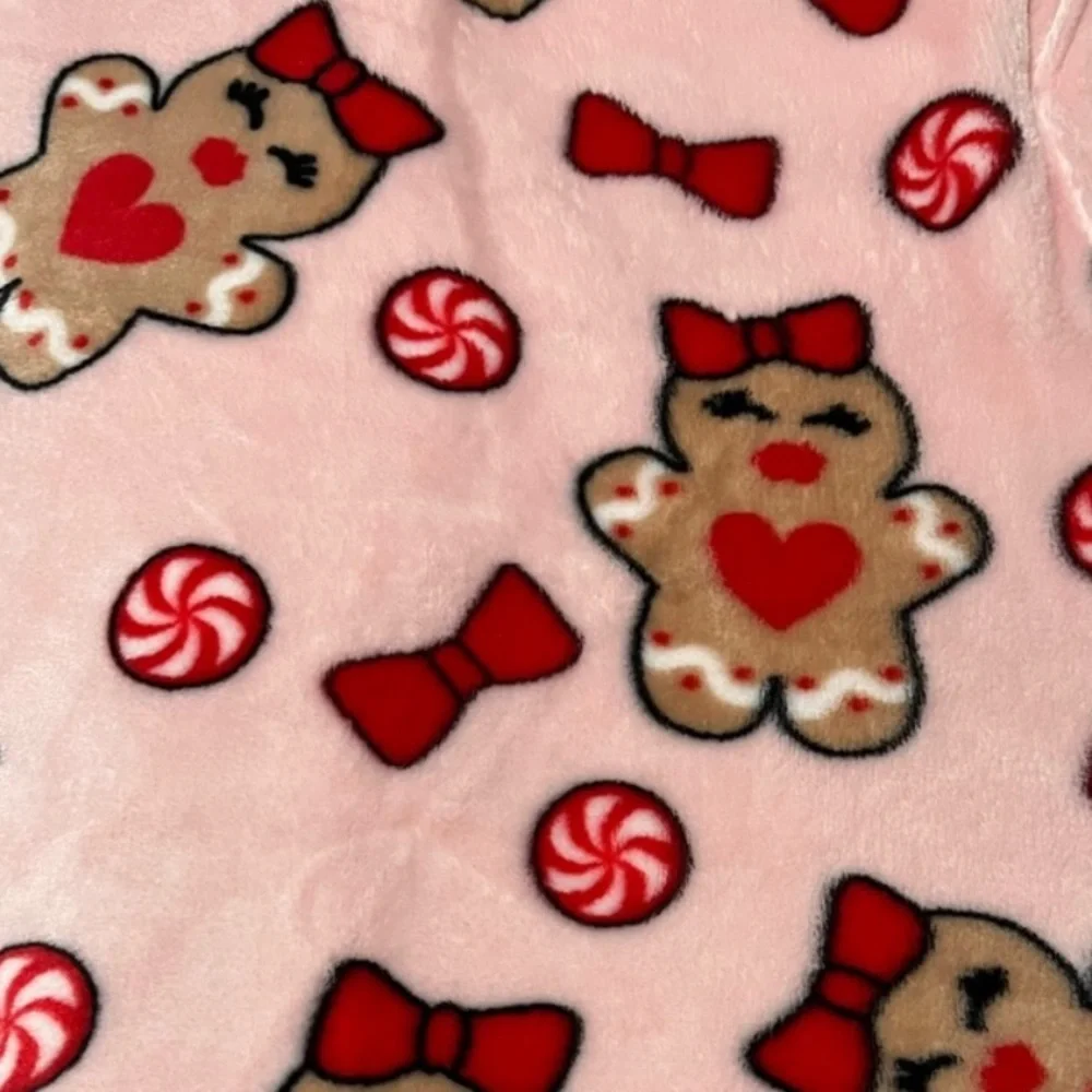 Betsey Johnson Pink Gingerbread Christmas Throw Blanket Peppermint Hearts